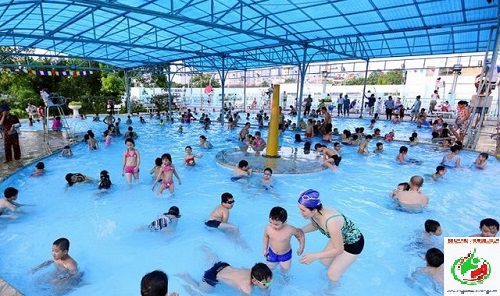Hồ bơi Hòa Bình có bố trí mái che